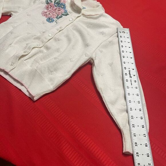 DAISY KINGDOM GIRLS SWEATER Floral Applique Cardigan Size 8 Damaged - Picture 4 of 10
